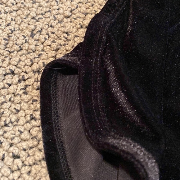 Brandy Mellvile Crushed Velvet Black Shorts  Size Small in Like New Condition - Picture 2 of 4